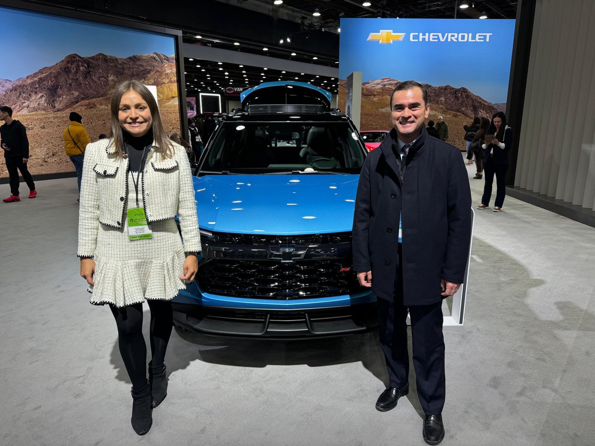 SEC_Coahuila's tweet photo. El Secretario de Economía, Luis Olivares Martínez asistió representando a Coahuila en el Autoshow Detroit 2025, junto con Gloria Gutiérrez, Titular de Pro Coahuila USA. https://t.co/2Bg30ZxAWa