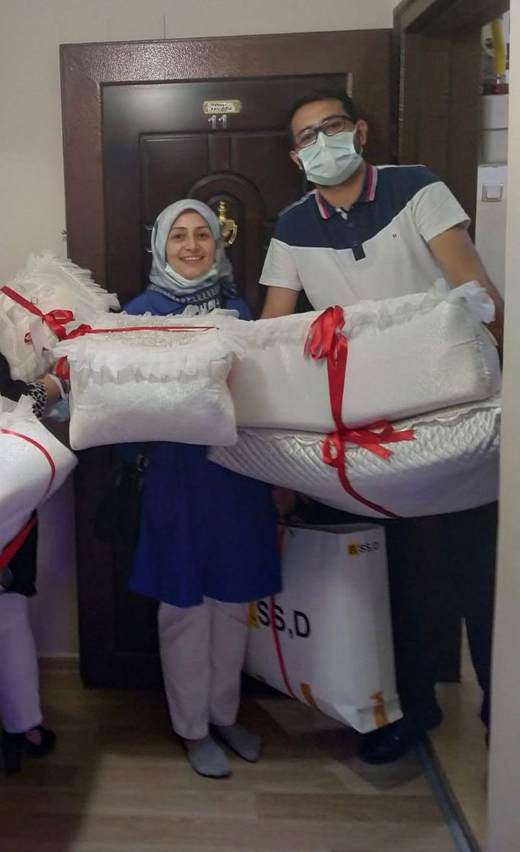 nurgul22's tweet photo. Ah nerden bilirdim; çeyizler getirip yerleştirdiğimiz, yeni gelin evi diye süslediğimiz o evin yavrularıma mezar olacağını.Oğlumun mutluluğuna bakın,herşey yarım kaldı.Aç gözlüler kıydılar yavrularıma https://t.co/dE7PdNWzeg