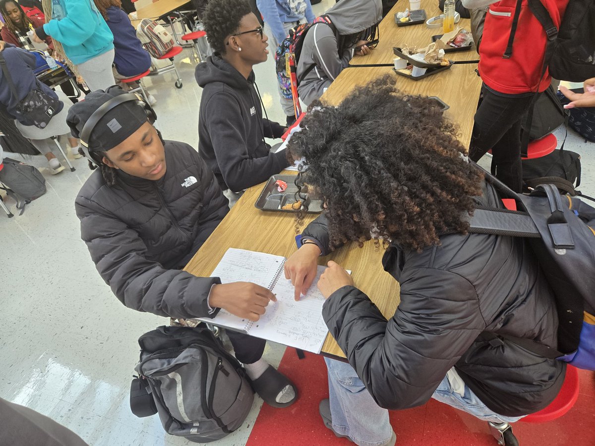 MrsDaMeka's tweet image. "Spotted some Wolfpack students using their lunch break to study, help a friend, and/or finish assignments.  Talk about dedication!!! Our students at @WHS_HCS are starting the semester off right 📚 #1Pack1FAMILY @purvisjackson02