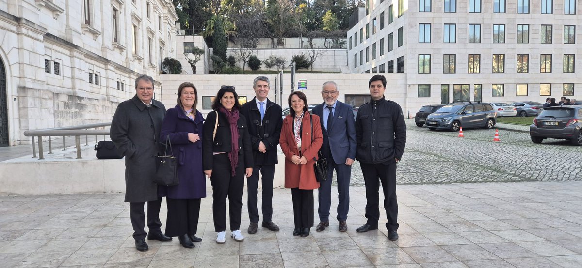 jl_carneiro's tweet photo. Pude estar com o Pres da ANAFRE Jorge Veloso e testemunhar a alegria dos autarcas de freguesia pelo reconhecimento do seu estatuto por parte da AR. Um percurso iniciado em 2015. Entre outros, lembrei-me da luta do saudoso Cândido Moreira e do Pedro Cegonho para essa dignificação. https://t.co/wZQROzxLMR
