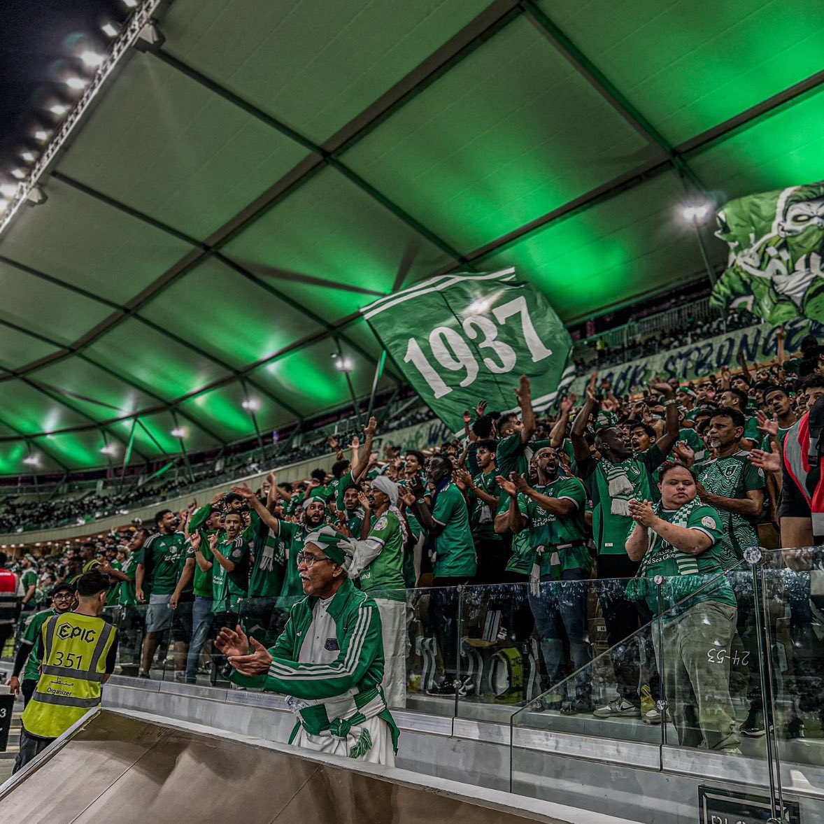 spl2030's tweet image. 🎙 : الإعلامي وليد الفراج :

أتمنى من صندوق الاستثمارات العامة مراجعة إدارة النادي #الأهلي وأساليب تسيير الأمور فيه فالأسباب التي أدت إلى التغيير في نادي النصر مشابهة لما يحدث في الأهلي لذا حان وقت العلاج السريع ومدرج الأهلي يستحق ذلك. 
#جمهور_الاهلي_يطالب_بالتدخل