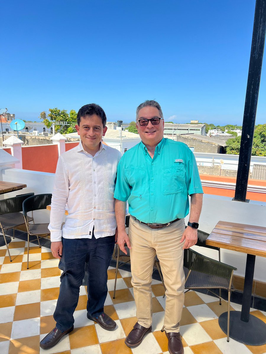 Agradezco la visita del <a href="/MincomercioCo/">MinComercio Colombia</a> <a href="/luiscrh/">Luis Carlos Reyes</a> para acordar acciones en beneficio del desarrollo económico y social del municipio de Ciénaga. Así mismo, valoro mucho el espacio que nos brindó para compartirle otras iniciativas en beneficio de otros municipios del Magdalena que