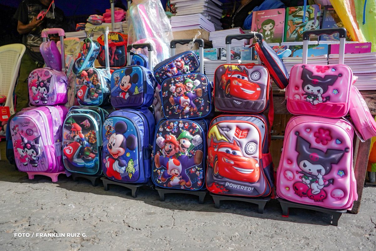 🎒🇳🇮 ¡La Feria Escolar 2025 ya comenzó en el Mercado Roberto Huembes!

Desde este viernes y hasta el 26 de enero, las familias podrán encontrar útiles escolares como cuadernos, mochilas, uniformes y calzado a precios accesibles.