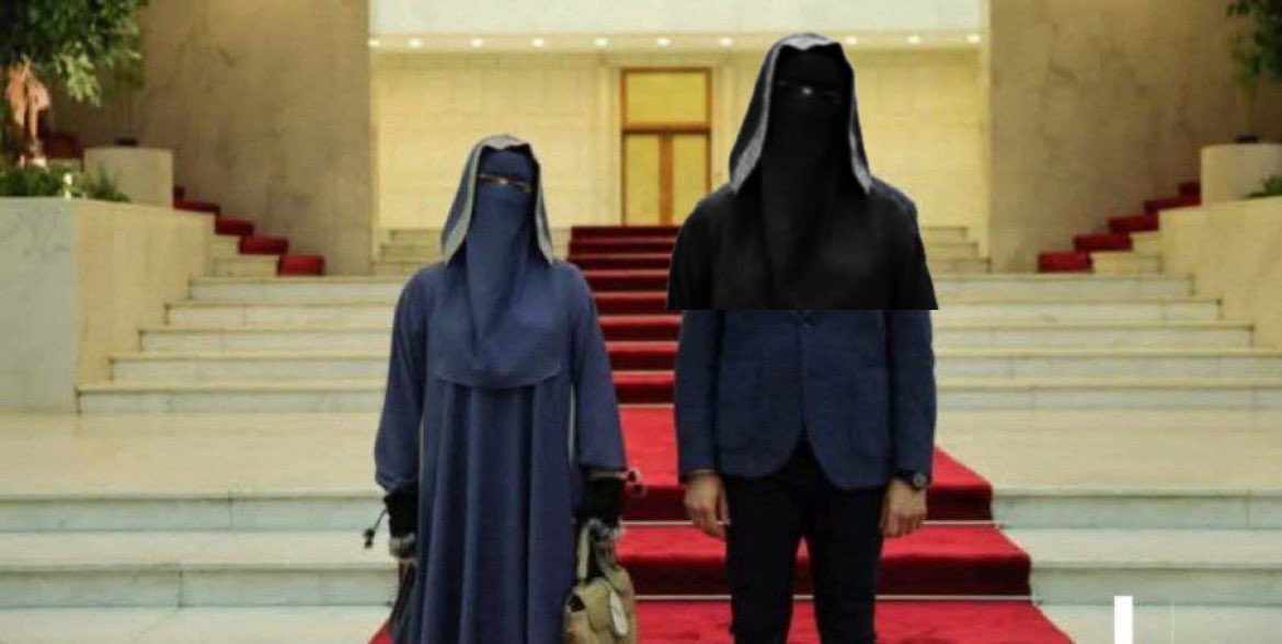 HendaAyari5's tweet image. Le nouvel homme fort de Syrie présente la nouvelle première dame de Damas.
Je suis pour l’égalité, alors une petite retouche  a été ajouté sur la seconde photo. 
Égalité oblige : si madame est voilée, monsieur aussi mérite son voile intégral ! Après tout, pourquoi seuls les…