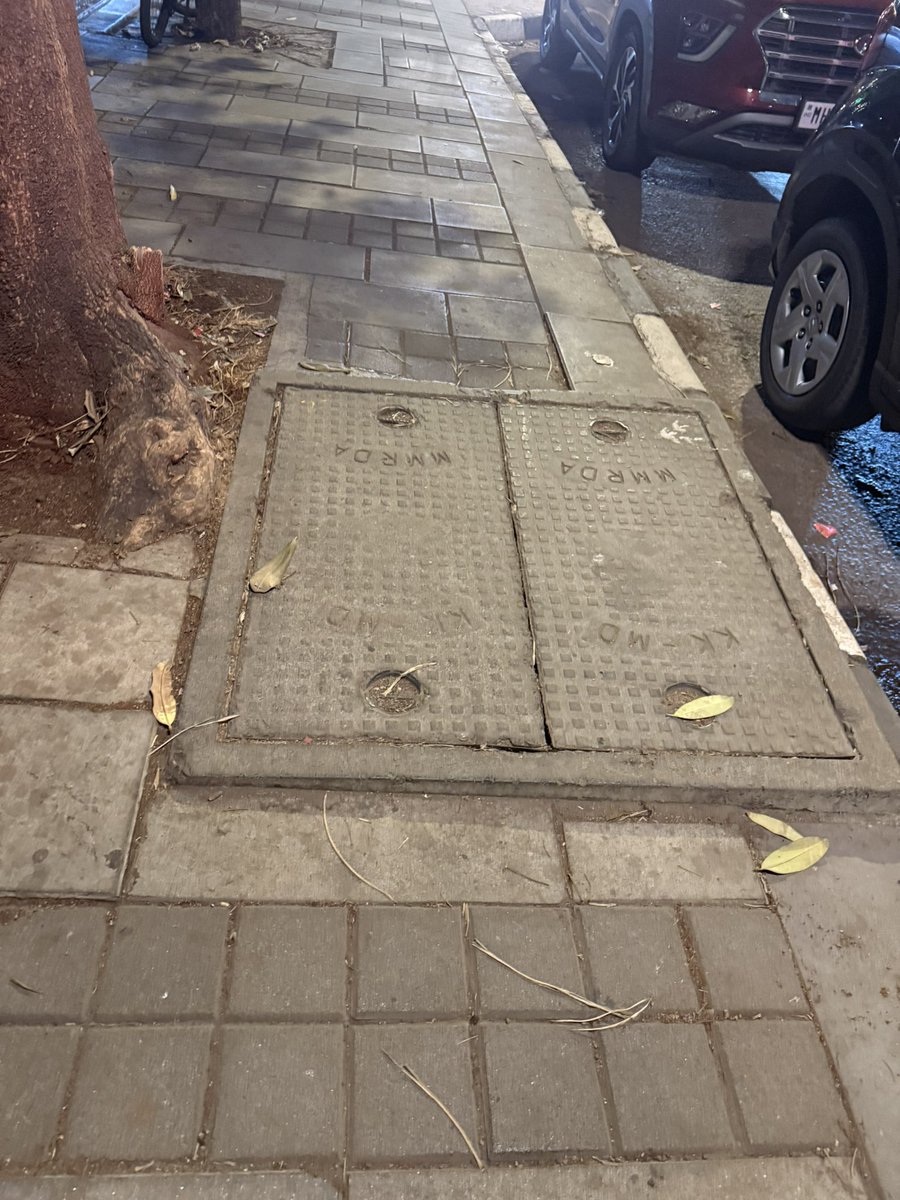 This manhole cover on the pavement just before Yauatcha needs serious attention at BKC! <a href="/mybmc/">माझी Mumbai, आपली BMC</a> <a href="/bandrainfo/">Bandra.info</a> <a href="/ShelarAshish/">Adv. Ashish Shelar - ॲड. आशिष शेलार</a> before more people trip and fall and break their bones! <a href="/RoadsOfMumbai/">Roads of Mumbai</a>