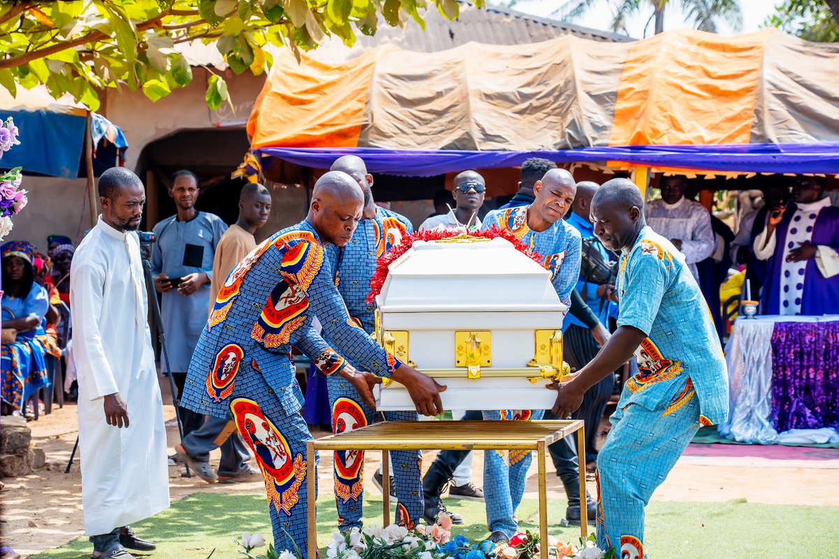 UzoamakaNwifuru's tweet photo. Today, I attended the burial ceremony of late Chief Samuel Nwokpuru , the Ezinna 1 of Oyege Ezza Inyimagu Community in Izzi Local Government Area. He was the father in law of Mrs Chidinma Nwigwe my police orderly. https://t.co/wlg0v257bM