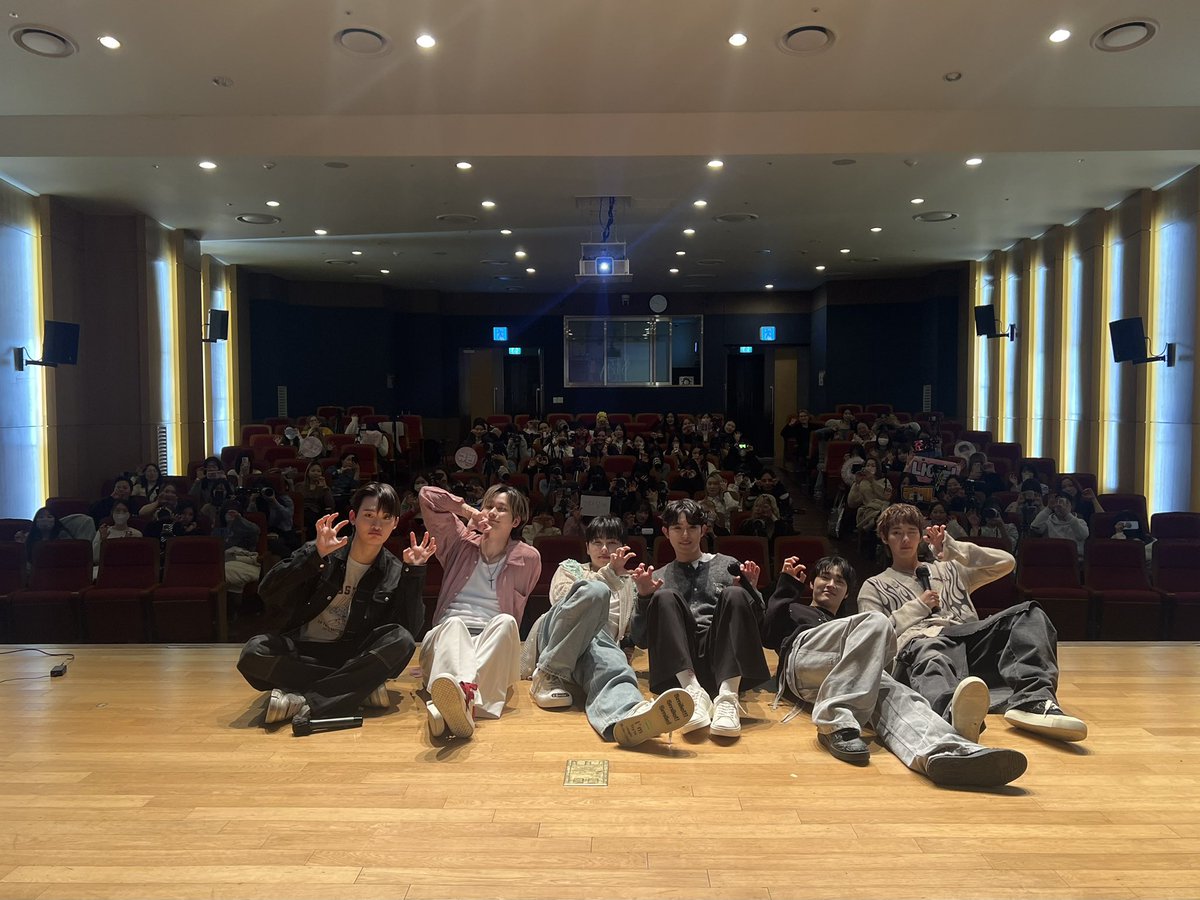 OnlyOneOf_twt's tweet photo. [#Photo/📷]

250117 온리원오브
[Stay] 발매 기념 스페셜 이벤트 

#OnlyOneOf #온리원오브
#Stay https://t.co/hFSl4FuodJ
