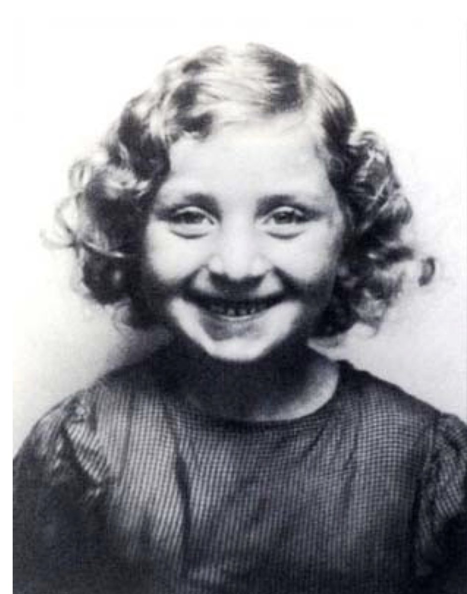 AuschwitzMuseum's tweet photo. 17 January 1933 | French Jewish girl Rosa Lisoprawski was born in Paris. 

She arrived at #Auschwitz on 22 January 1944 in a transport of 1,115 Jews deported from Drancy. She was murdered after selection in the gas chamber. https://t.co/CdJo4BhEx2