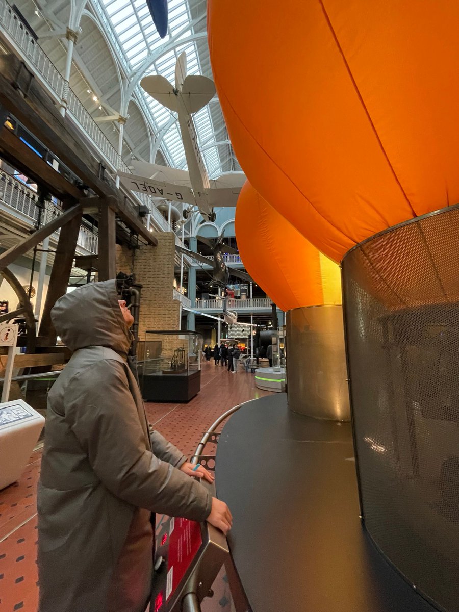 A fantastic day out at the museum! 🖼️🛰️