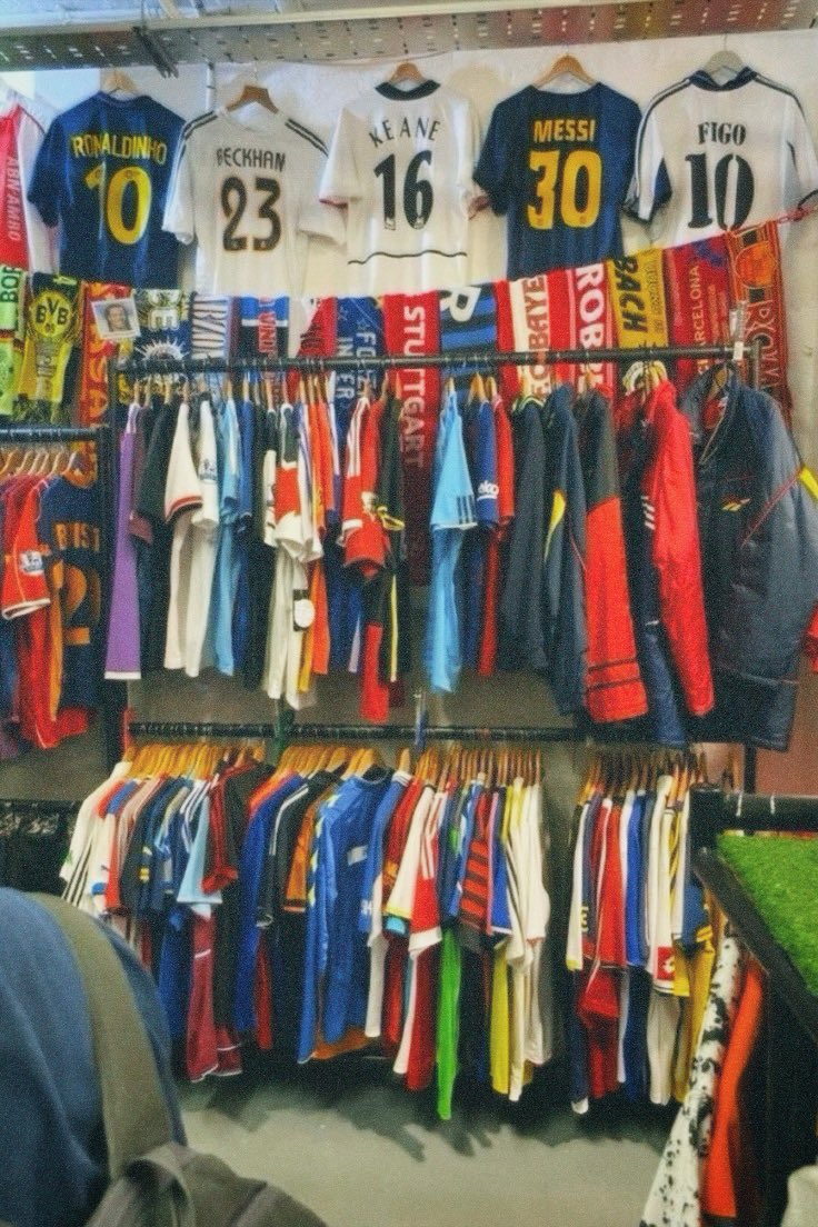 futxcrf's tweet photo. o sonho de consumo de todo maluco por futebol! 

camisas da shopee (+ retrô); a thread https://t.co/s89MHMOCDq