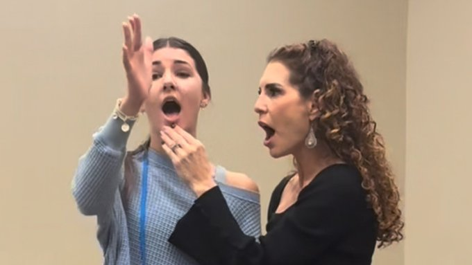 “Raising your ya ya ya” has managed to permeate every invisible boundary between fandoms and genres online.  

But how does it actually work? Rolling Stone talks to vocal coach Jodie Langel about her viral moment. 

More: rollingstone.com/culture/cultur…