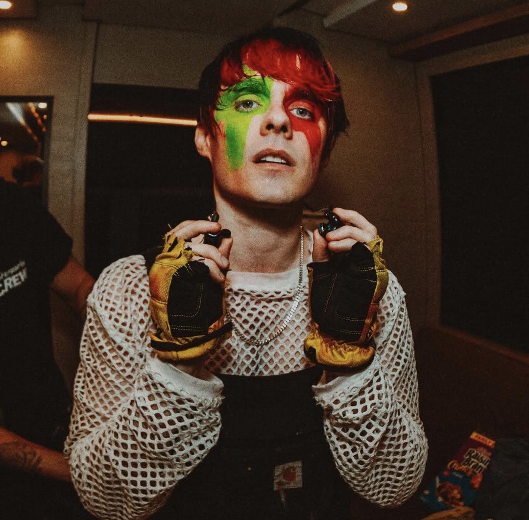 SOTSPodcast's tweet photo. Awsten Knight (Waterparks) was released on this day 33 years ago. https://t.co/7Sd1cXlvVr