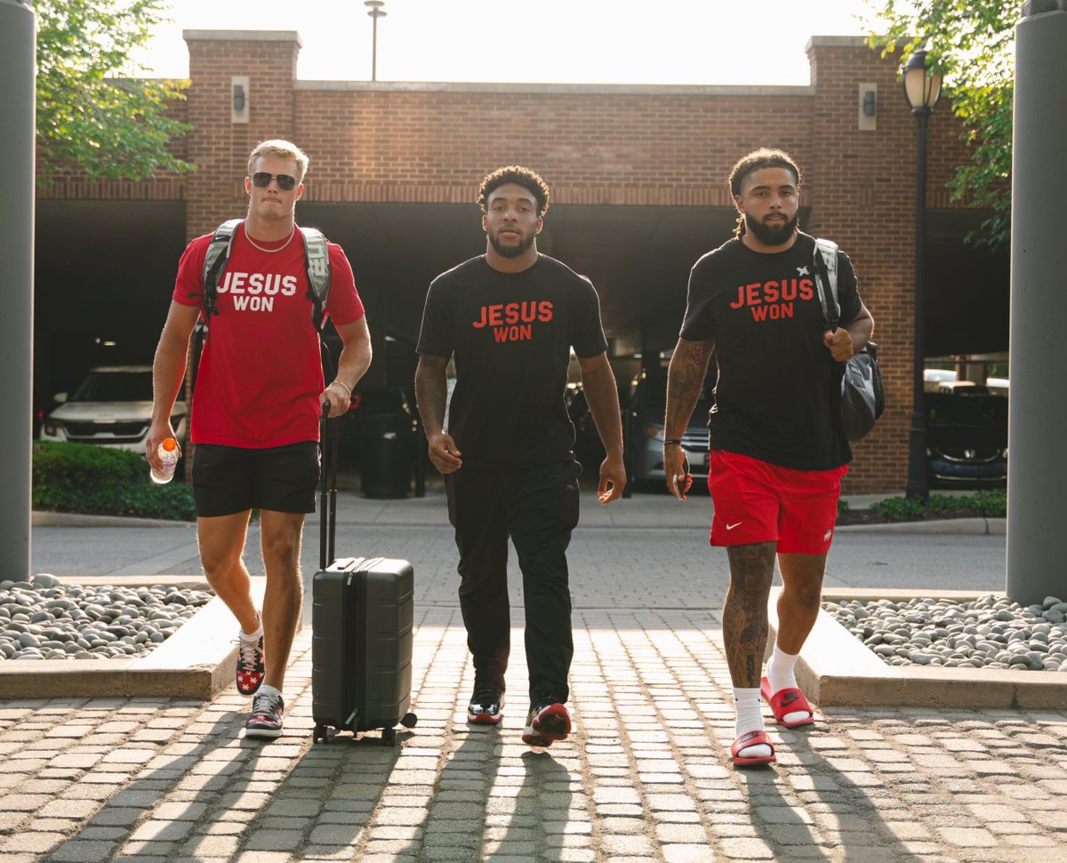 jordan_ohler's tweet photo. Faith and football 🏈✝️1/ The Ohio State Buckeyes are more than a powerhouse football team. Behind the scenes, faith is transforming lives and reshaping college football culture... 🧵 https://t.co/sTbaXvKnOH
