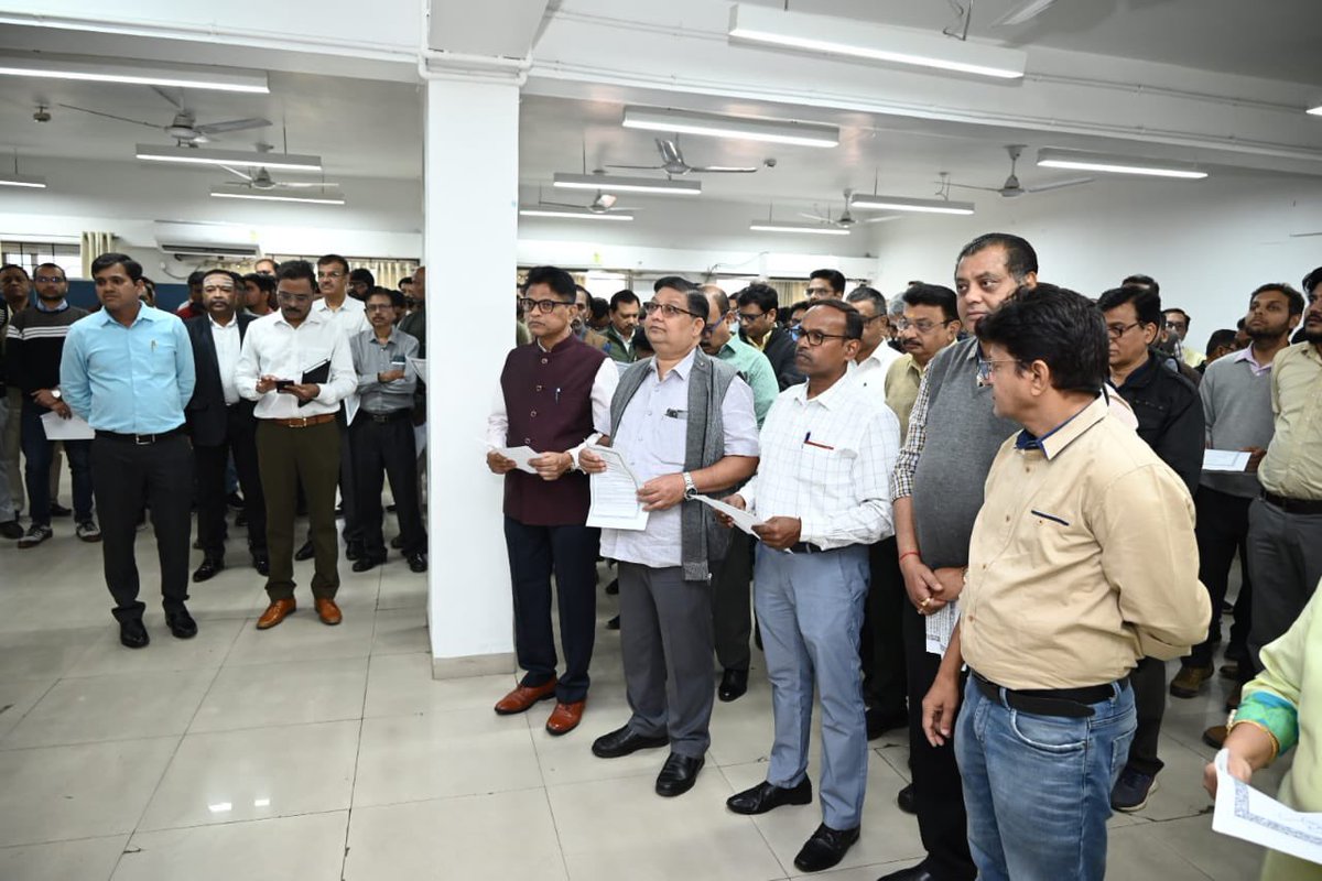 customsnagpur's tweet photo. As per the initiative of Government of India and CBIC under Swachhata Pakhwada (16-31.01.2025), the officers of Nagpur Customs took the Swachhta Pledge on 16.01.2025.

The pledge emphasizes cleanliness, sustainability, and a healthier environement under Swacchh Bharat Campaign. https://t.co/Ns2EE3rl0I