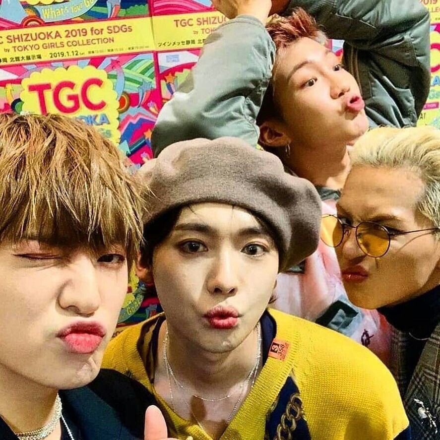 fatenumber444's tweet photo. GOD PLEASE BRING OUR FAMILY BACK TOGETHER https://t.co/WbS9H2HJCH