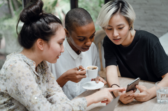 📱 Bet you didn't know 27% of workers have shared 𝐧𝐞𝐠𝐚𝐭𝐢𝐯𝐞 𝐩𝐨𝐬𝐭𝐬 about their job on social media. 🙄

Maybe it's time to introduce hybrid work and turn those frowns upside down. 😉

#HybridWork #EmployeeHappiness #FlexibleWorking #FutureOfWork