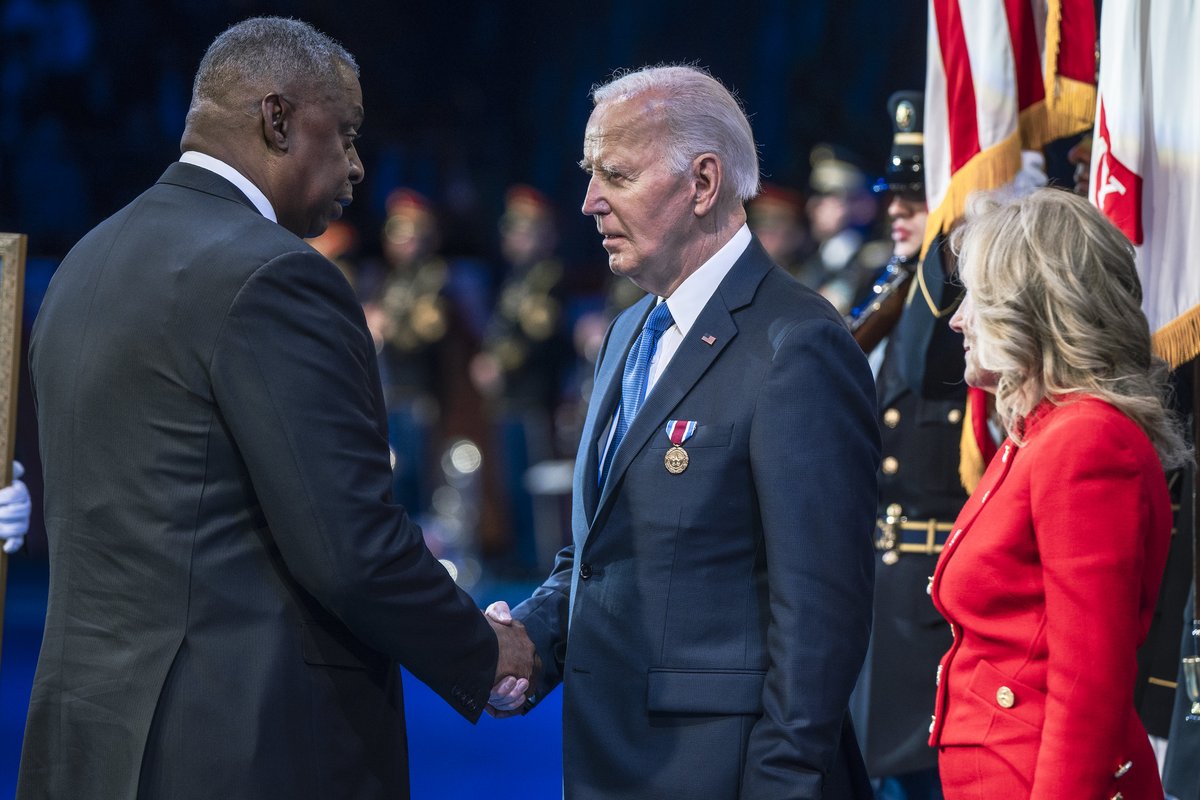 SecDefAustin's tweet image. Our First Family is a military family.
Mr. President, it has been an honor to serve with you.
Our entire Department stands together today. We are deeply grateful for our First Family's love of our troops—and their families who serve right alongside them.