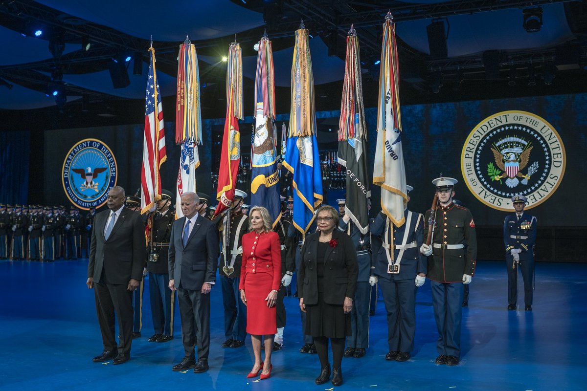 SecDefAustin's tweet image. Our First Family is a military family.
Mr. President, it has been an honor to serve with you.
Our entire Department stands together today. We are deeply grateful for our First Family's love of our troops—and their families who serve right alongside them.