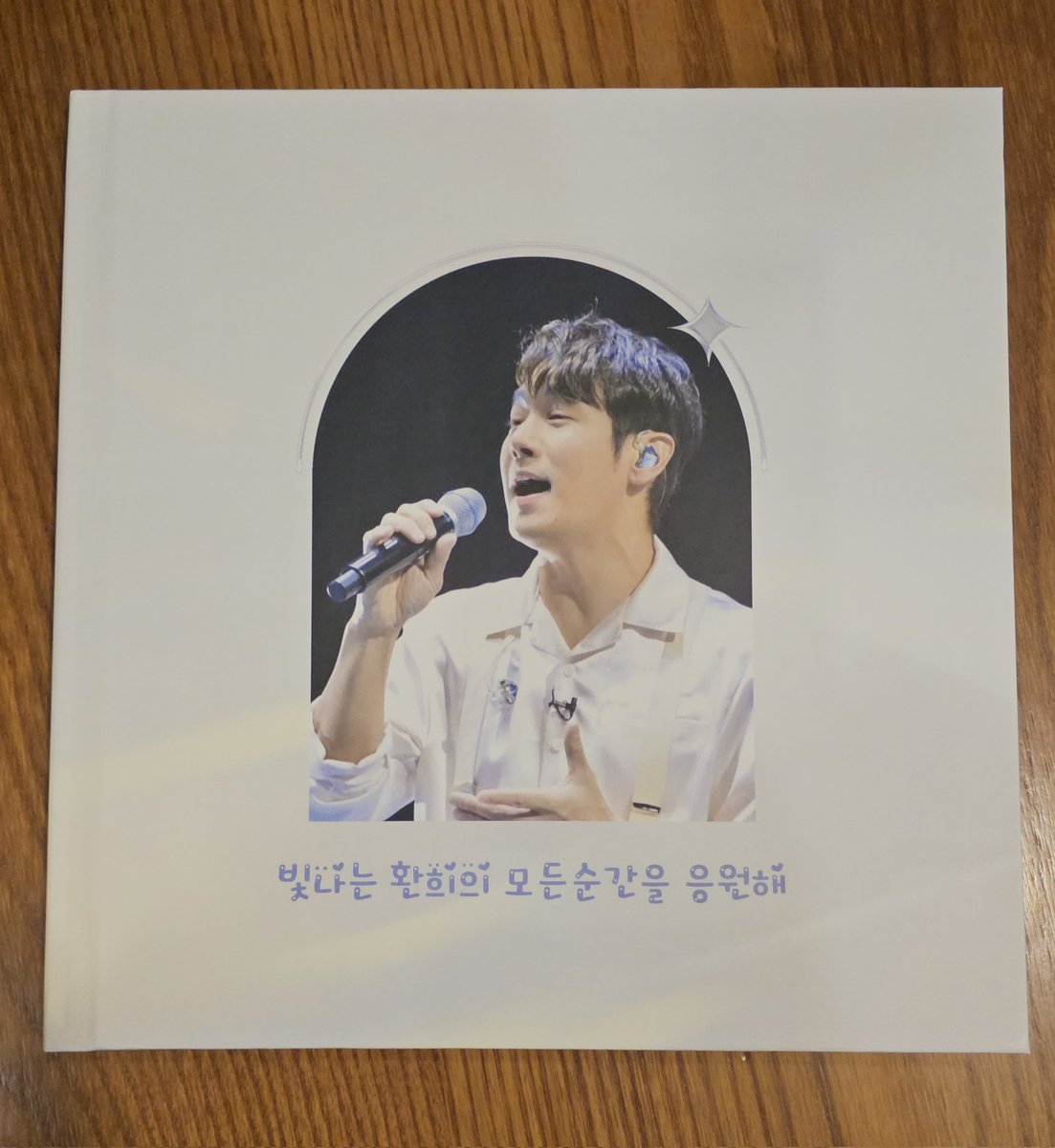 Hwang_vengers's tweet photo. 20250117 
HAPPY HWANHEE DAY
프리저브드 플라워⚘️아크릴백,
환희 포토북과 마누카꿀배숙을
함께 전달했어요❤️
#환희 #생일축하해 https://t.co/xp8r9tEwjK