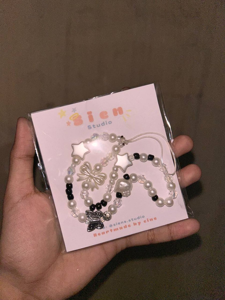 c1neee's tweet photo. Phone Charms and Bracelets for Sale

You can private message me here or in my Instagram acc @/siens.studio, I also do customize orders

Free meet up: angeles area only🤍 https://t.co/SPvluXxDI5