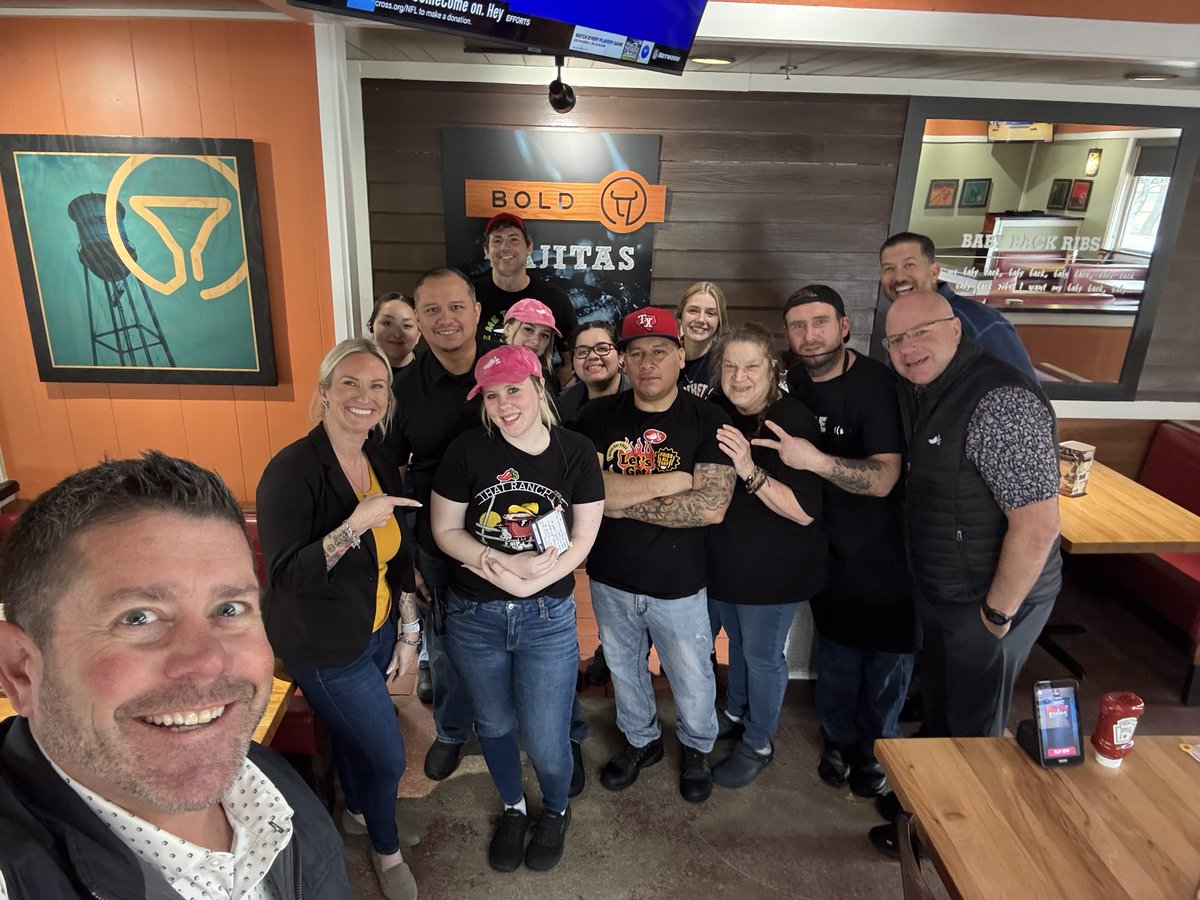 dougcomings's tweet photo. 🌶️’s team in San Antonio bringing the Guests back and driving the business forward. Special group of ChiliHeads!
🌻🌶️🚀 https://t.co/uy60wIbZdB