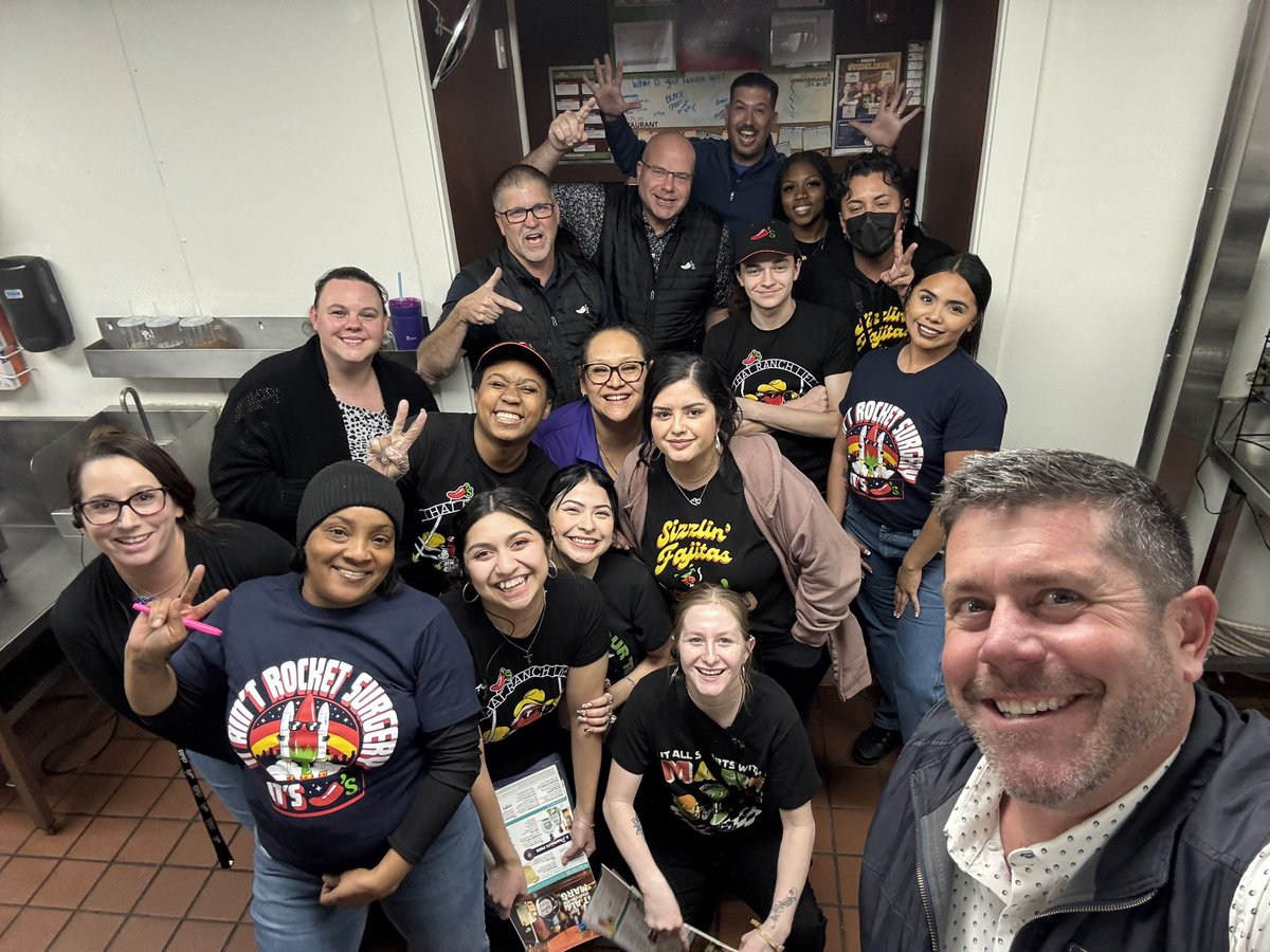 dougcomings's tweet photo. 🌶️’s team in San Antonio bringing the Guests back and driving the business forward. Special group of ChiliHeads!
🌻🌶️🚀 https://t.co/uy60wIbZdB