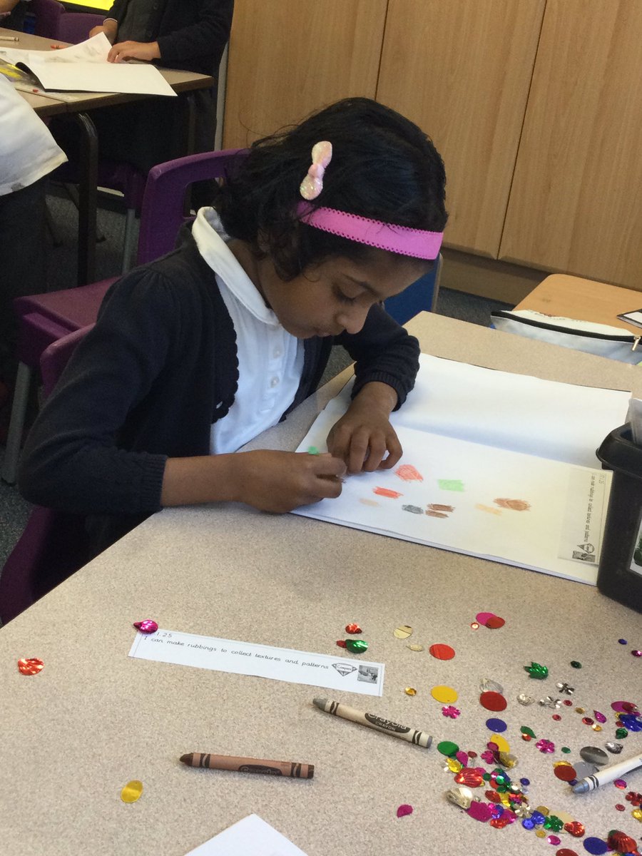 PindersPrimary's tweet photo. Year 2 focused on curved lines and swirls to explore textures and patterns in Art. Our artist Antoni Gaudi used nature and religion to inspire his work. We used leaves, shells and string to recreate this influence in our rubbings #ppart https://t.co/V61TGmdJMM