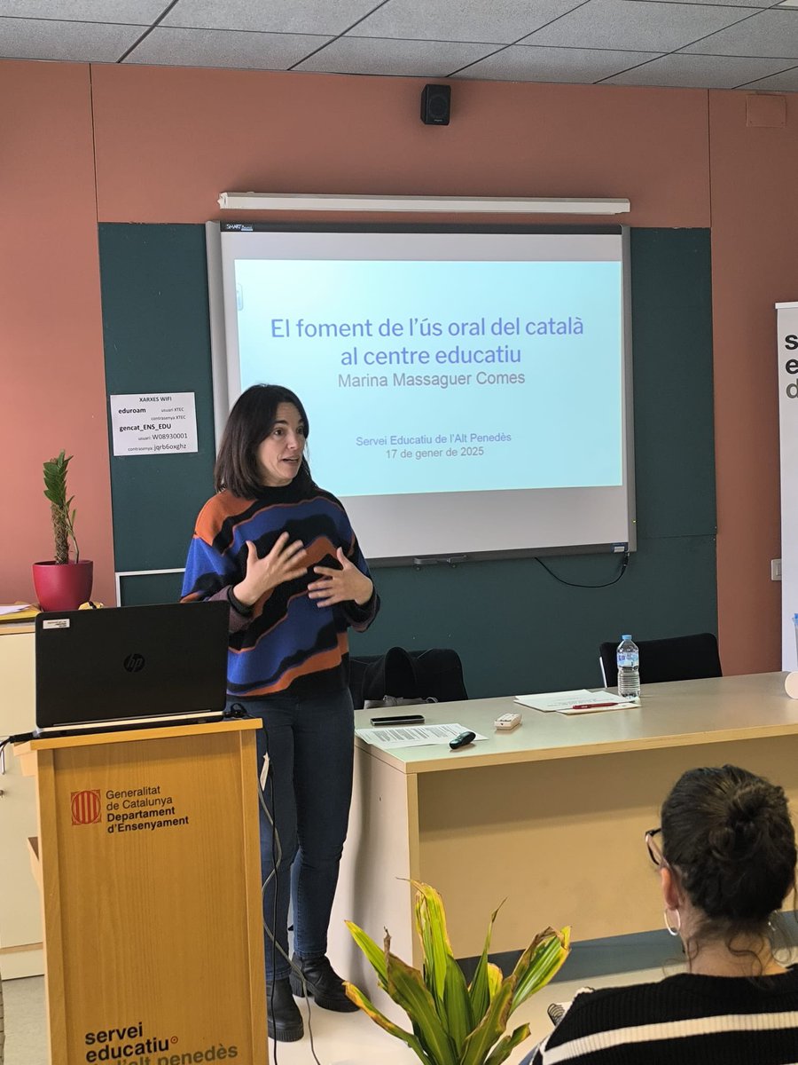 "Establir vincles d'igual a igual condiciona l'ús de la llengua catalana. Cal generar espais on es parli català". 1a sessió del Seminari d'Immersió a l'Alt Penedès amb la col.laboració experta de la <a href="/MarinaMassaguer/">Marina Massaguer Comes</a> #elicaltpenedes #serveiseducatius