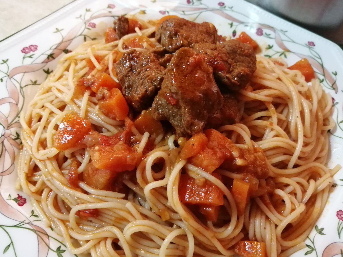 FrostieMoss's tweet photo. The traditional Greek ‘Pastitsada’ from Corfu is beef with pasta in an aromatic tomato sauce. This is my easy version. Enjoy!
https://t.co/sTOHX6fKKQ #FoodieBeauty #greekfoodie #bloggerscommunity https://t.co/RpLlXK9qof