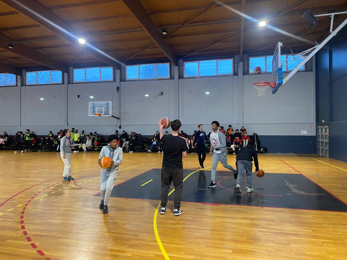 Ce jeudi au lycée Cugnot de Neuilly sur Marne a eu lieu la finale du championnat sportif organisé pour l'intégration des élèves de 2nd ! 
Esprit de cohésion et dynamique collective étaient au RDV !
 Bravo à nos élèves et à leurs professeurs pour ce bel événement