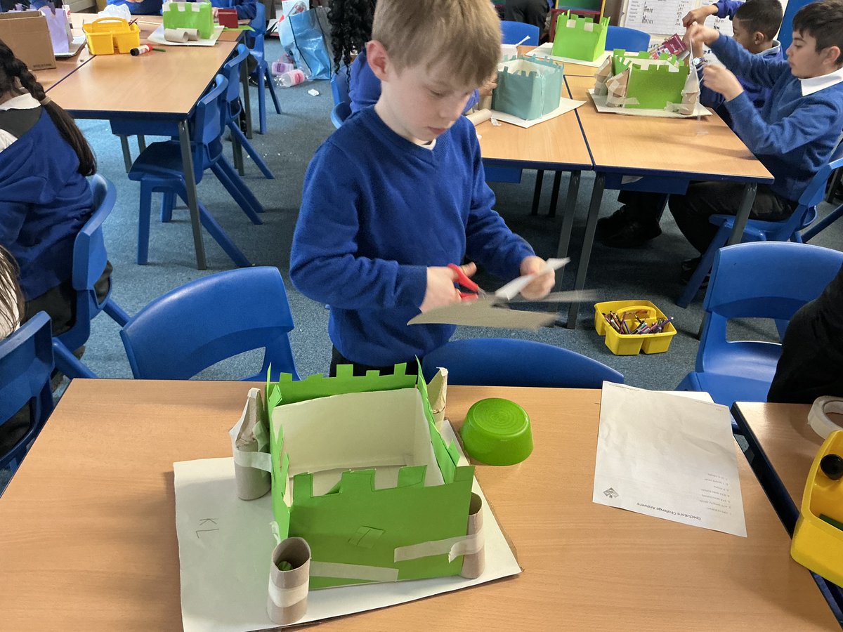 PagetPrimary's tweet image. Our castles in 3H are really starting to come together! #designtechnology