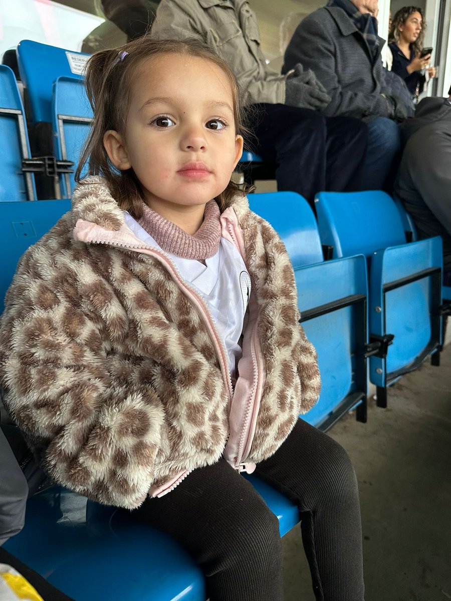 Ellis Myles tweet media