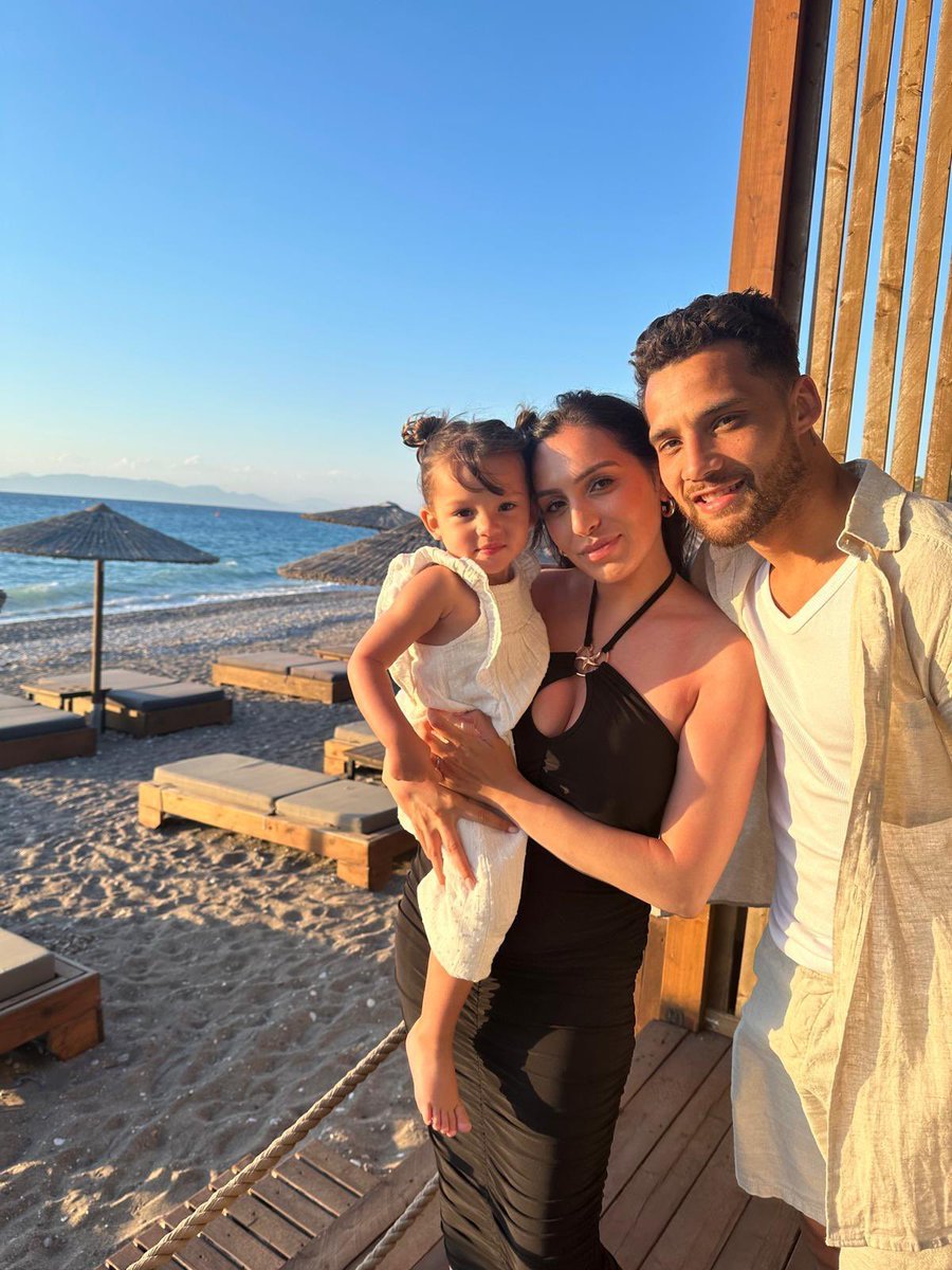 Ellis Myles tweet media