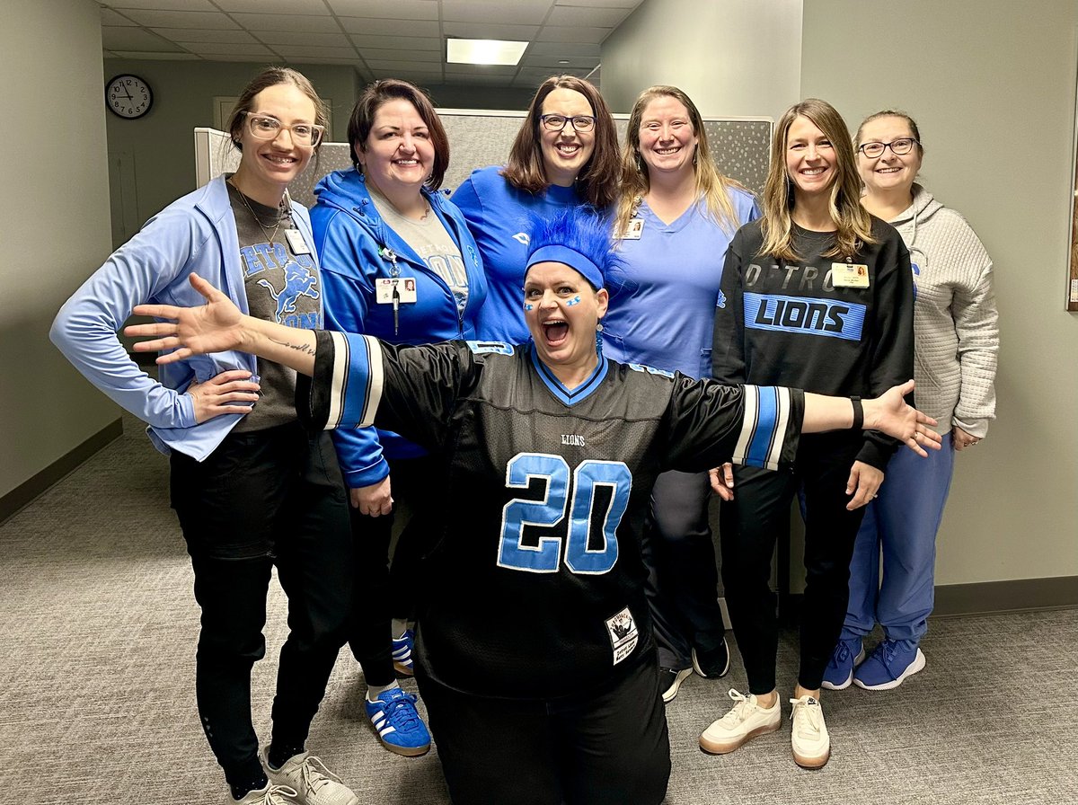 TiffanyLeiter's tweet photo. Some of our amazing Hospice Team…ready for a @Lions Win!! #nurselife https://t.co/xOYFG800Df