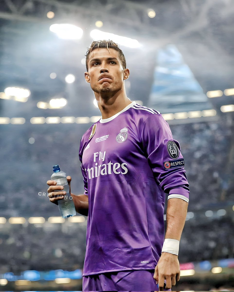 ElInmortal____'s tweet photo. Goles en cuartos, semis y finales de Champions.

- Cristiano Ronaldo: 41

- Messi + Neymar + Luis Suárez: 32

Ni juntándose toda la MSN lograron superar a Cristiano Ronaldo. Pero por lo que sea el relato habla de mejor tridente de la Hª, obviando que CR solito se meó en sus caras https://t.co/gvlFYz2T87