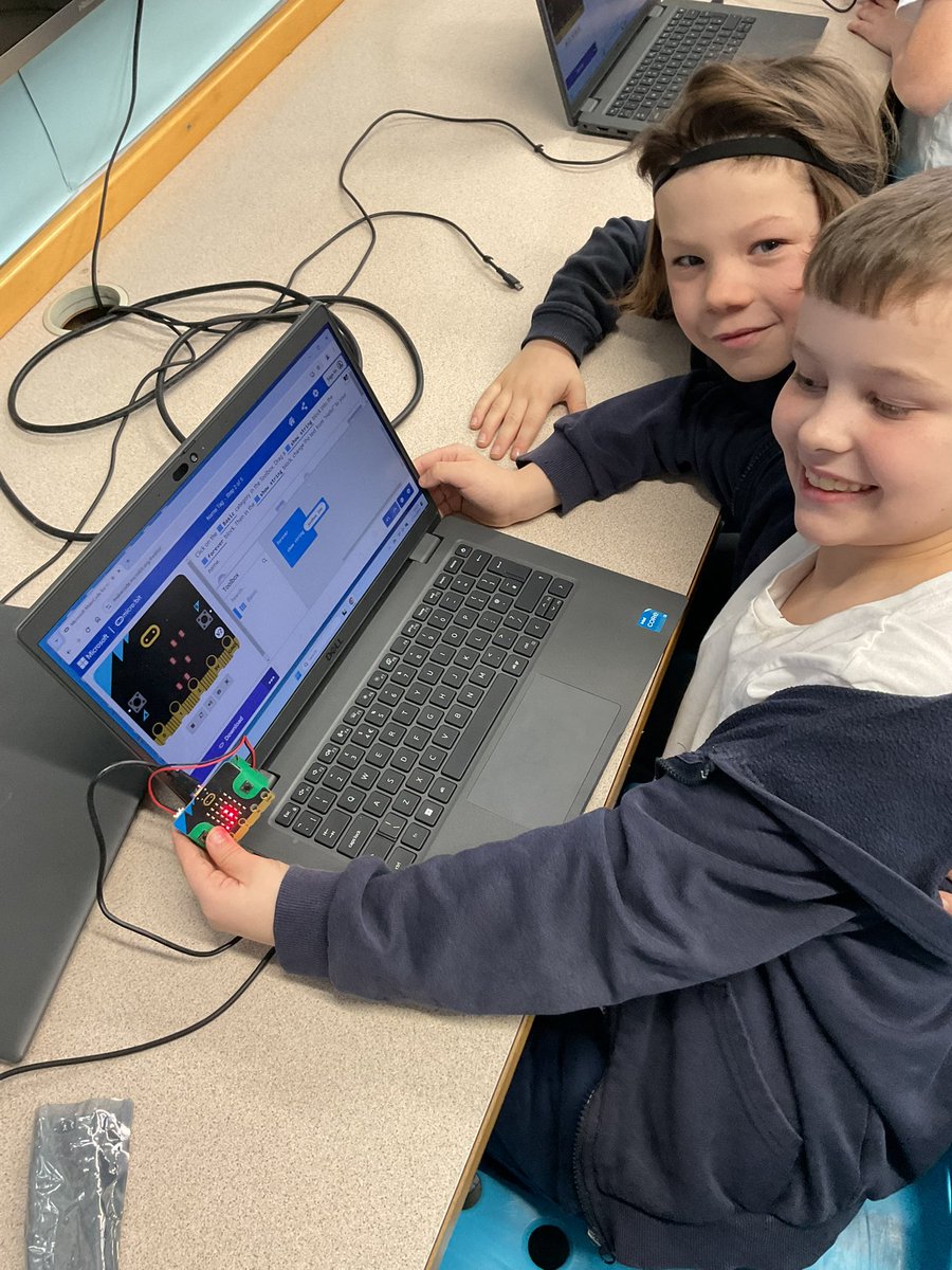 StanleyGrovePri's tweet photo. Class 3 have enjoyed programming a micro:bit (mini computer) to display their names. #stgrovecomputing #stgroveICT https://t.co/vsnnJssHzK