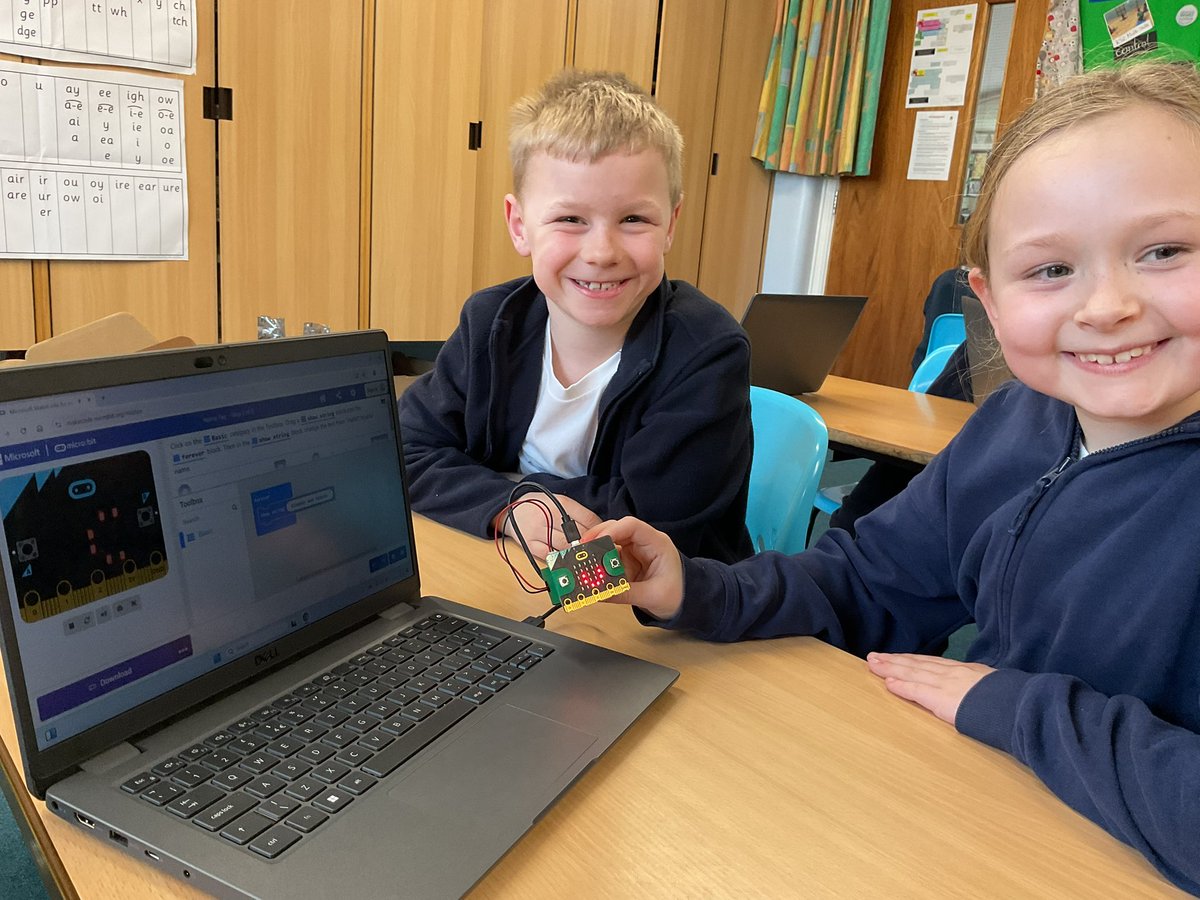StanleyGrovePri's tweet photo. Class 3 have enjoyed programming a micro:bit (mini computer) to display their names. #stgrovecomputing #stgroveICT https://t.co/vsnnJssHzK
