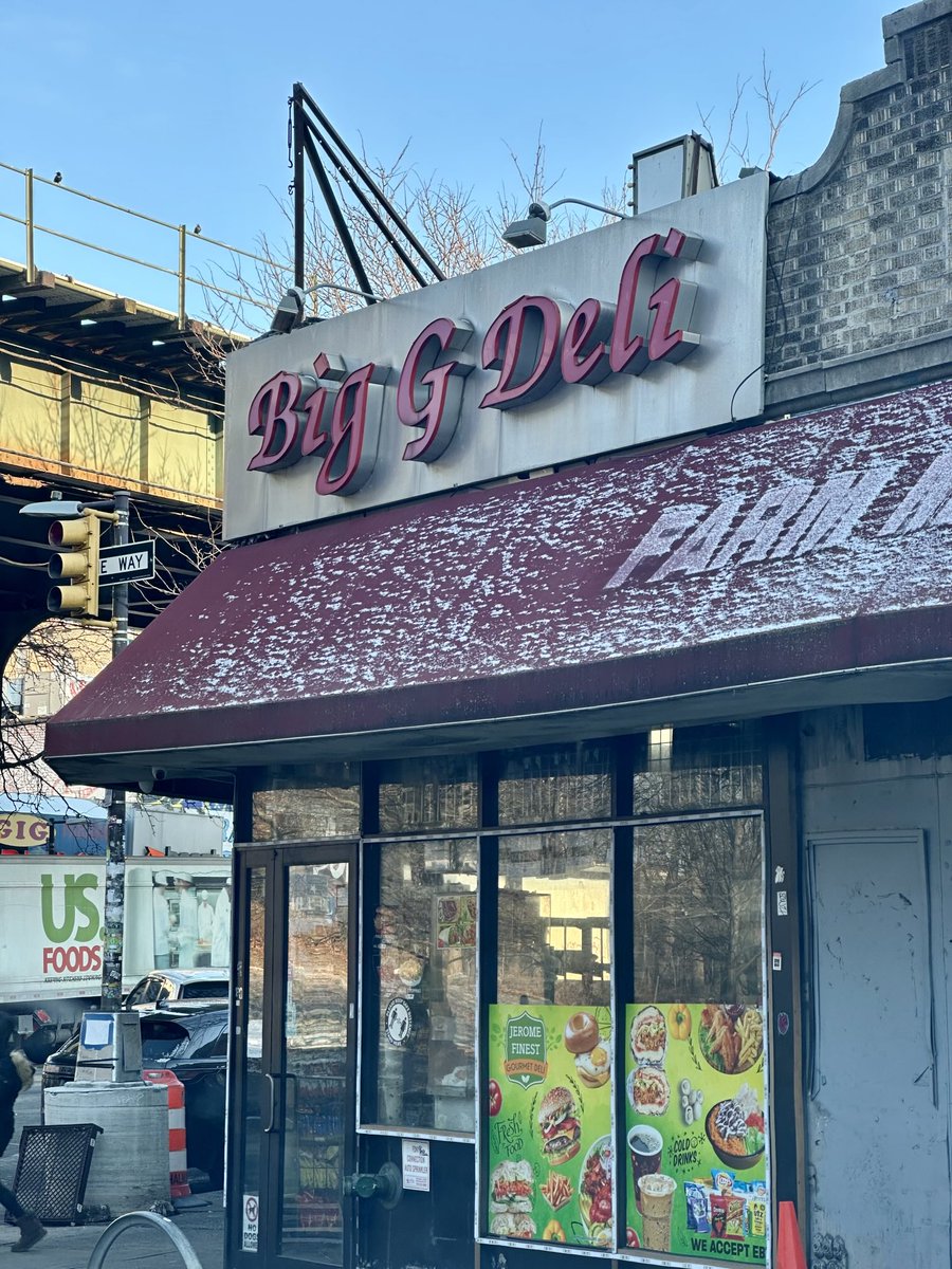 azie205's tweet photo. In my old hood #Bronx #JeromeAve https://t.co/Up0Y64tpaX