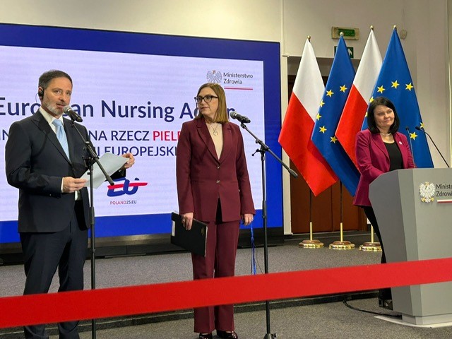EU One Health (@eu_health) on Twitter photo Shortages of health workers are not just a challenge for our health systems, but for all of society.
Together with <a href="/WHO_Europe/">WHO/Europe</a> we are launching the first, cross-border action to address nurse shortages, funded under the #EU4Health programme.
🔗europa.eu/!QTNKWk
#HealthUnion Shortages of health workers are not just a challenge for our health systems, but for all of society.
Together with <a href="/WHO_Europe/">WHO/Europe</a> we are launching the first, cross-border action to address nurse shortages, funded under the #EU4Health programme.
🔗europa.eu/!QTNKWk
#HealthUnion