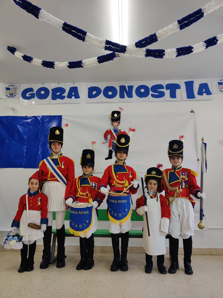 MRE_Eskola's tweet photo. EUS - Gaur gure ikasleak Victoria Eugeniara joan dira danborradarako aurkezpenera.

ES - Hoy nuestro alumnado ha acudido al Victoria Eugenia a la presentación de la tamborrada.

#danborrada #MRE #egia #haurdanborrada https://t.co/li0eO7zBGj