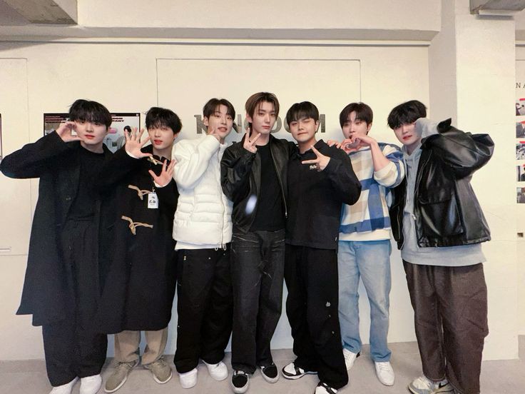 TKD_CHART's tweet photo. We thank member Hwon for his hard work for The Kingdom. Kingme accepts the decision and hopes Hwon will be happy and healthy.

#TheKingDom #더킹덤 #TKD #HWON @TheKingDom_GF https://t.co/YdHPevgwiA