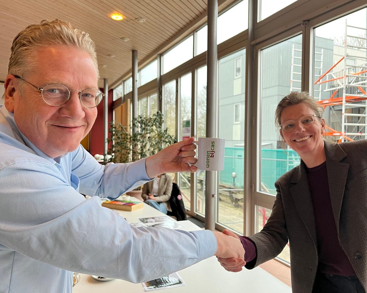 Raadsleden bezochten het project Wonen bij CAS: 96 duurzame huurwoningen in 1,5 jaar! Wethouder Slettenhaar: "Een uniek project." Focus: community &amp; duurzaam wonen. Oplevering feb '25. Samen bouwen aan een buurt met aandacht voor elkaar. 
Zie ook 👉 obi41.nl/2v3mpfhs.