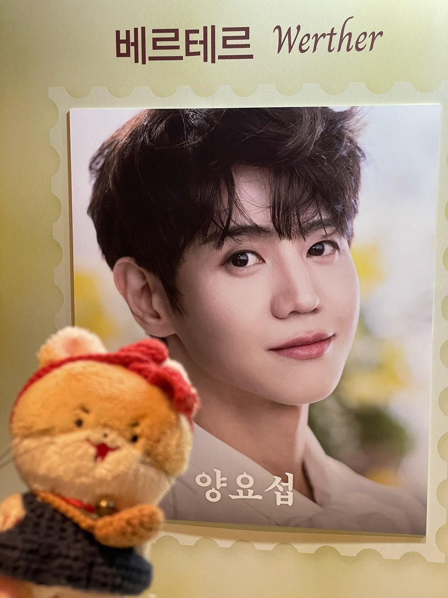 lord_highlight's tweet photo. 베르테르 본지 넘 오래돼서 눈물 찔찔하는 뮤지컬인거 잊고있었어.. 뺨따구 슥슥 닦으면서 봄🥺
양르테르 기대한 거 보다 훨씬 잘해서 또 입덕함..
음색은 부드러운데 발성은 딴딴해서 소리가 너무 입체적이라 고막이 정신을 못차림 뮤지컬 할 때만 들을 수 있는 양요섭 뮤지컬 발성 진짜 감동되… https://t.co/T4cykDz9EX