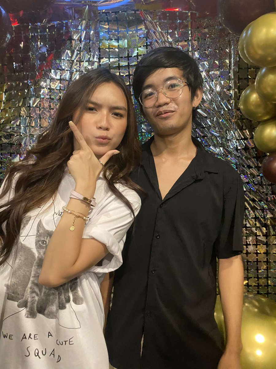 ChrstnLlydnb's tweet photo. First and last solo pic ko sayo ILYSM 💛💛💛 https://t.co/3mLHbbhzLz