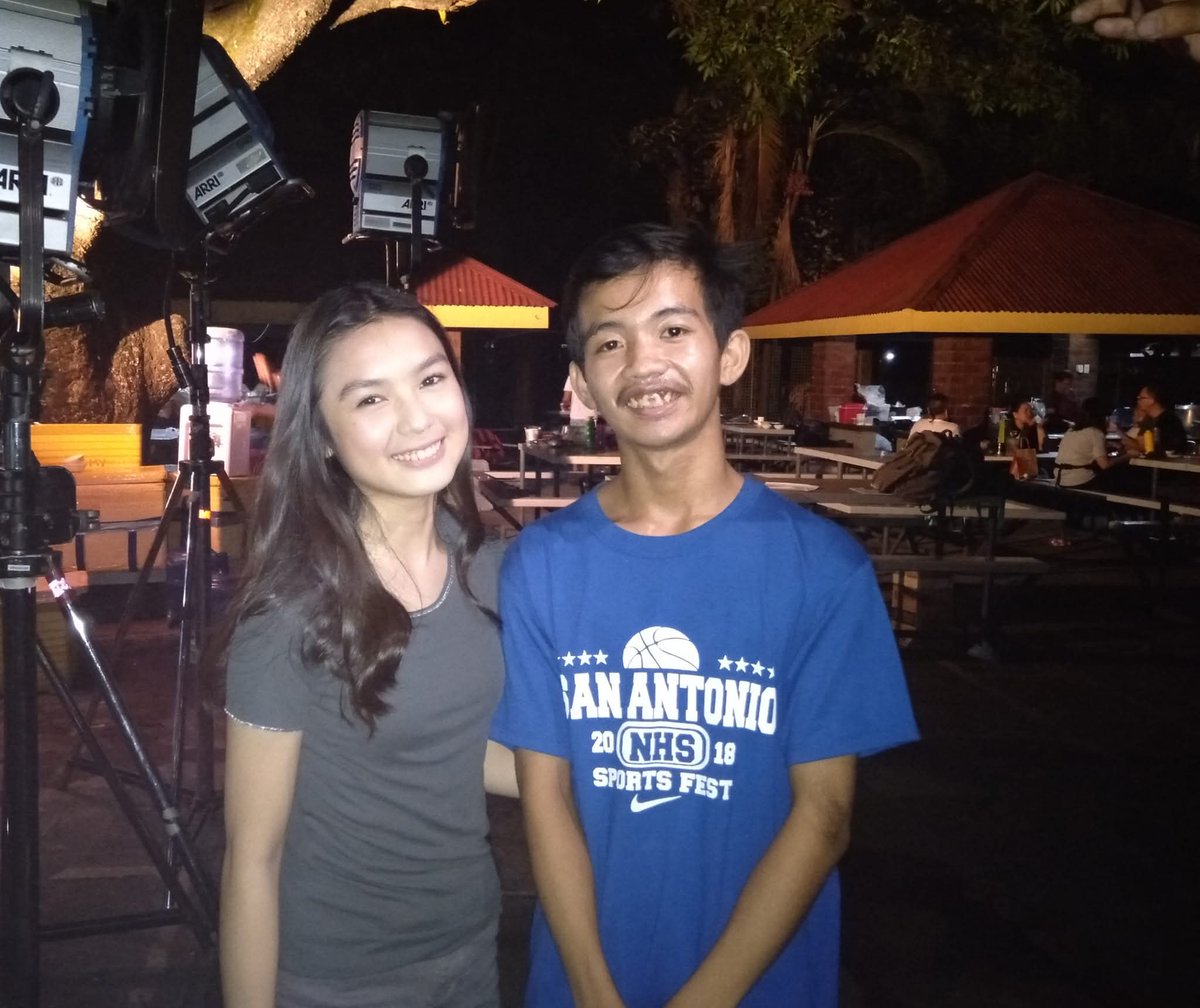 ChrstnLlydnb's tweet photo. First and last solo pic ko sayo ILYSM 💛💛💛 https://t.co/3mLHbbhzLz