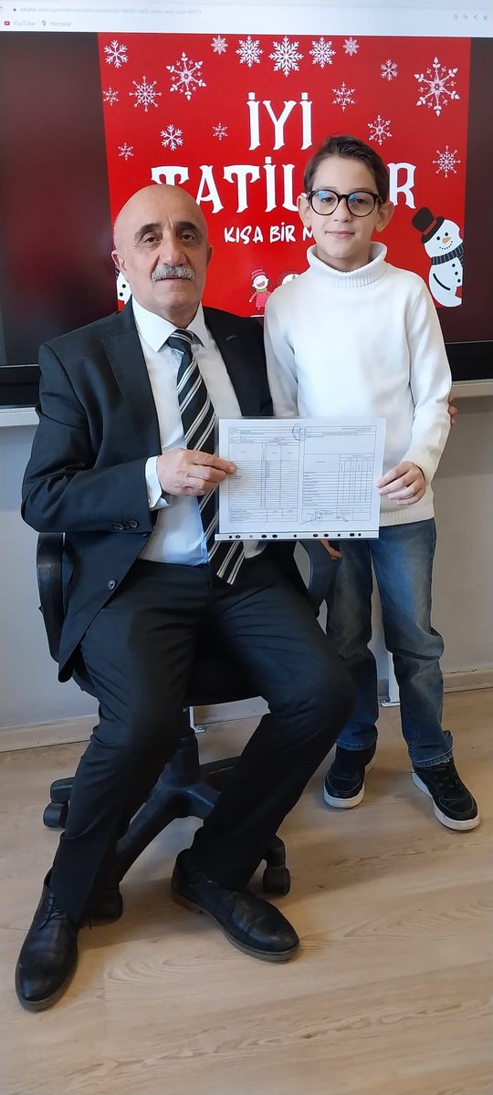 ayhanacikbas's tweet photo. 2024-2025 Eğitim-Öğretim yılının 1. dönemini tamamlayarak karne heyecanını yaşayan tüm öğrencileri oğlum Yiğit’i  ve Kerem’i tebrik ediyorum.

Tüm Öğretmenlerimize ve öğrencilerimize iyi tatiller diliyorum.

#KarneGünü https://t.co/yN0YMl36A6