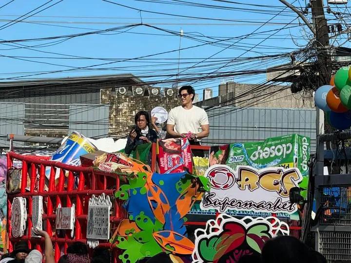 HyGabOFC's tweet photo. Gab Lagman at KAISA float Parade in Tarlac.

CTTO.

#HyacinthCallado | #GabLagman 
#HyGab | #ChasingInTheWild https://t.co/hOpGSc7q0J