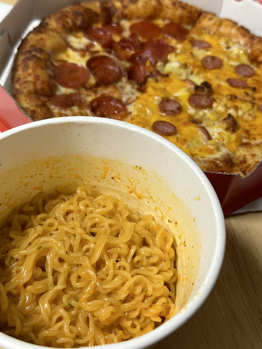mymeal_'s tweet photo. 옐로우피자 페퍼로니 고구마클래시카 반반
신라면투움바 https://t.co/tDq1c3UdHW
