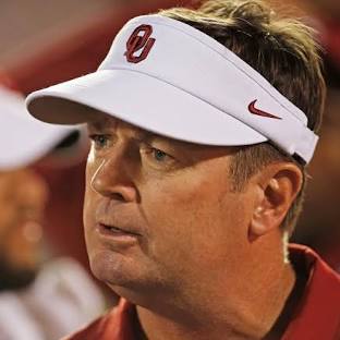 MarkDavis's tweet photo. How is #BobStoops not at least part of the #Cowboys coaching conversation? 80% wins in 18 years at #Oklahoma, still in the game in XFL/UFL football, where he's here in DFW already! https://t.co/c7bfAP18eZ
