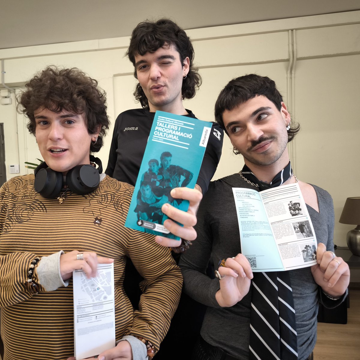 ccalbareda's tweet image. ❄️  Aquest hivern farem nevar amb @fadesfadesfades, són portada del fulletó del trimestre i això vol dir que hi haurà concert seu a l&apos;Albareda! 😍

📩 Descarrega el llibret amb tota la programació: bit.ly/albaredahivern…